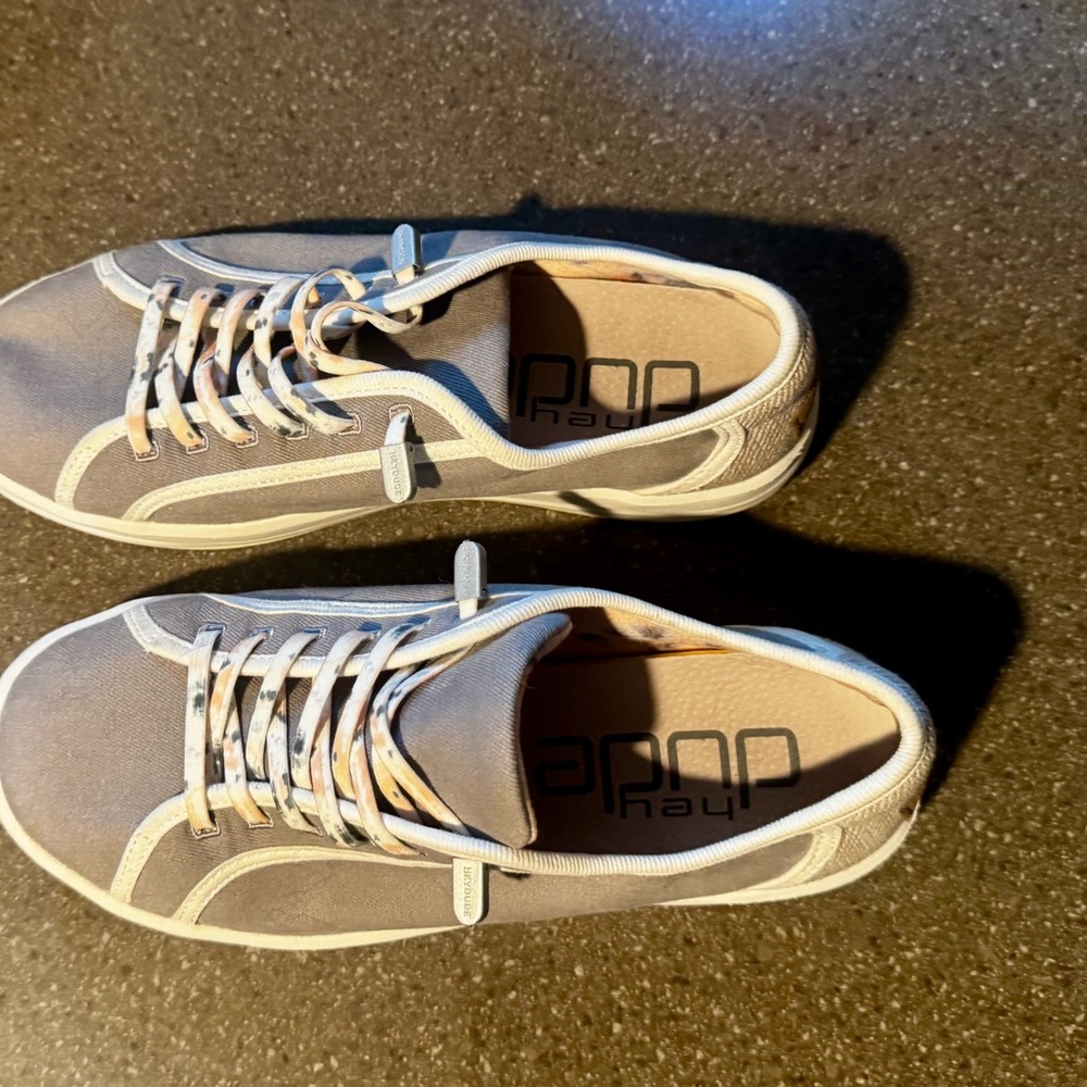 Hey Dude Grey Low-Top Sneakers - Picture 8 of 8